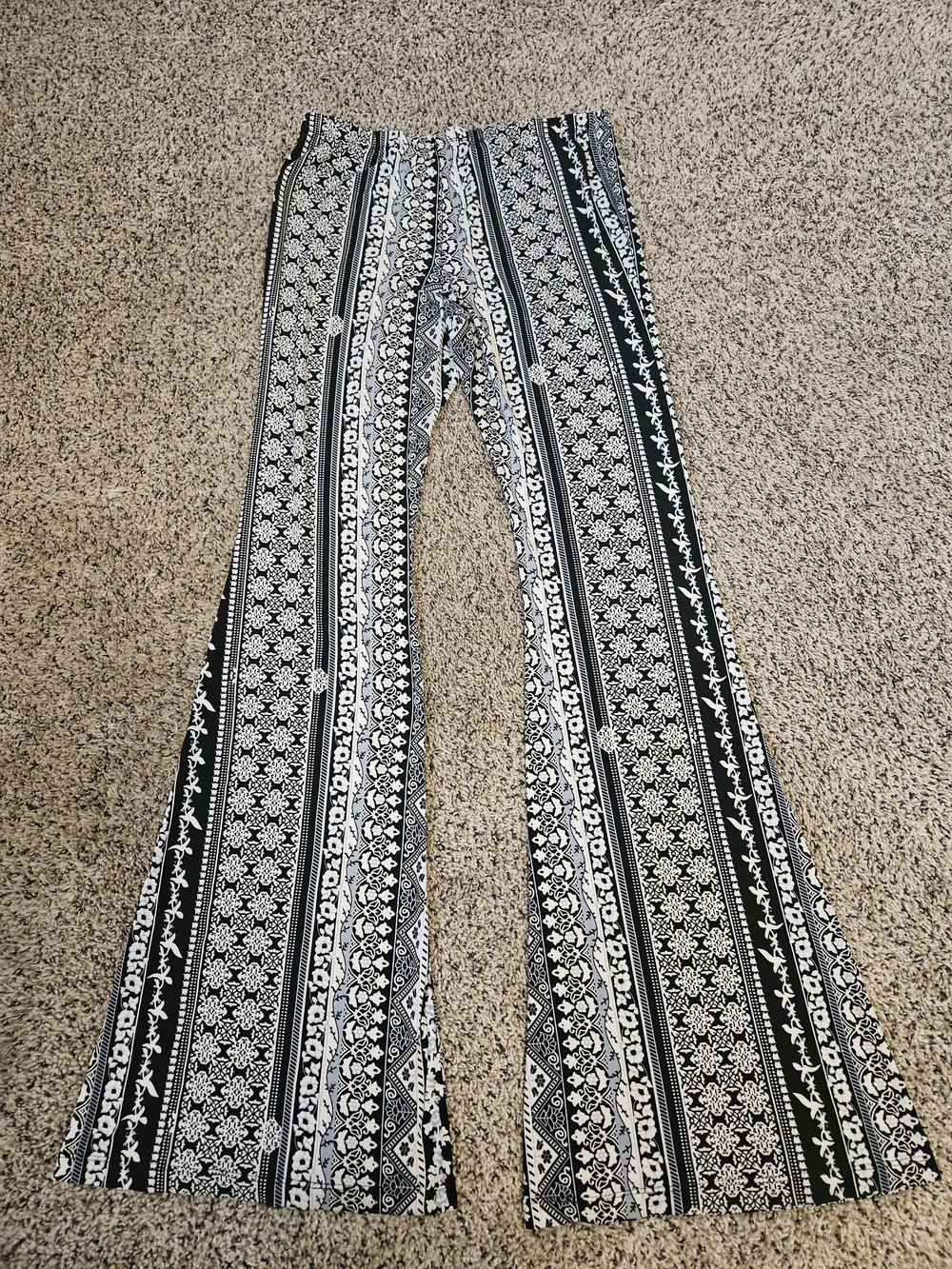 🦋Vintage Festival Black & White Vertical Pattern Flare Pants Size Lg